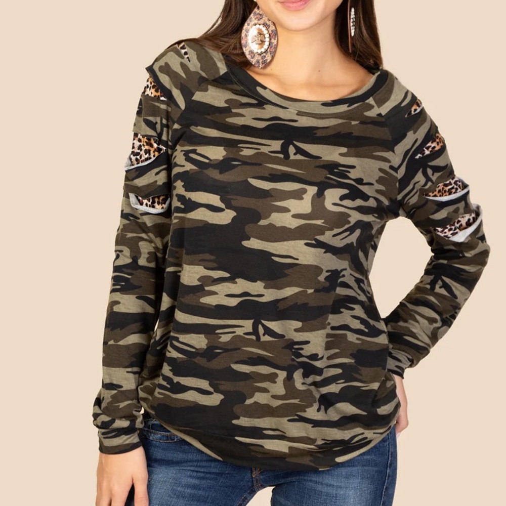 Woman’s Camouflage Long Sleeve Top with Leopard Accents NWT